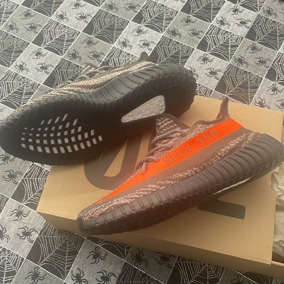 Yeezy 350 V2 size 9 - Picture 3 of 4